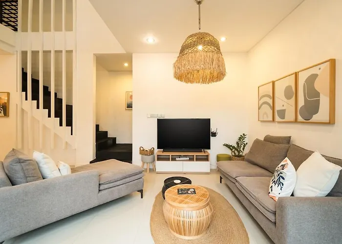Villa Zambrud Elegant Tropical With Private Pool & Garden And Garage Sanur
