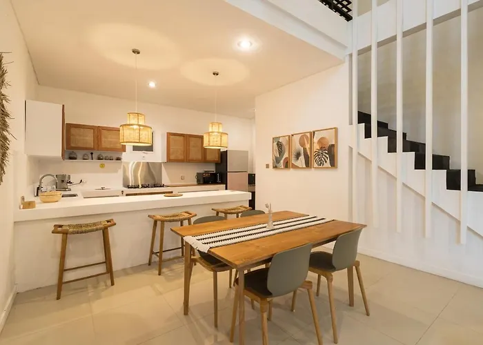 Villa Zambrud Elegant Tropical With Private Pool & Garden And Garage