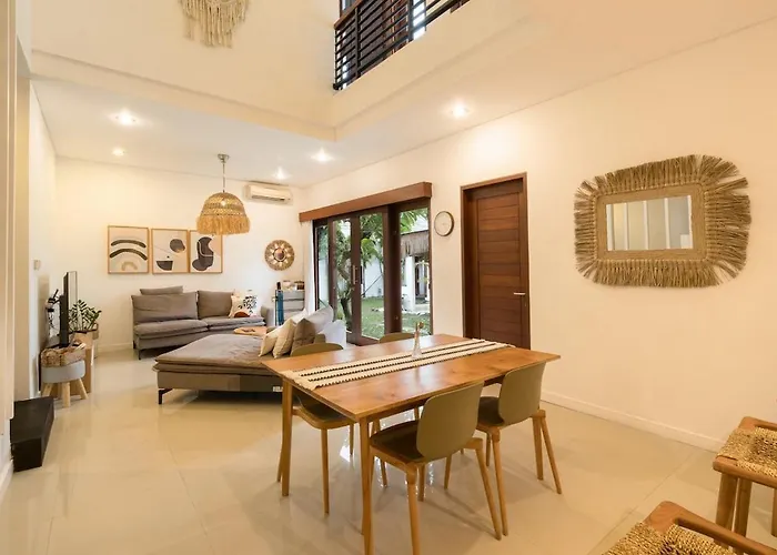 Villa Zambrud Elegant Tropical With Private Pool & Garden And Garage Sanur