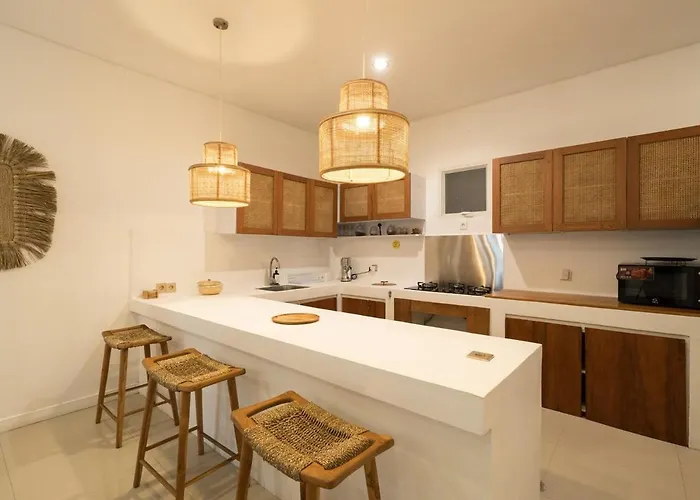 Zambrud Elegant Tropical With Private Pool & Garden And Garage * Sanur