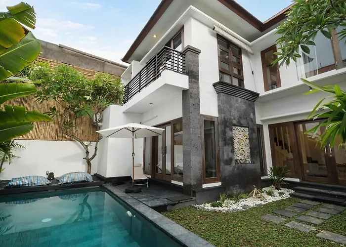 Zambrud Elegant Tropical With Private Pool & Garden And Garage Villa