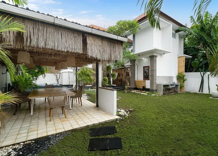 Villa Zambrud Elegant Tropical With Private Pool & Garden And Garage Sanur