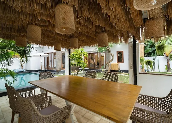 Zambrud Elegant Tropical With Private Pool & Garden And Garage Villa